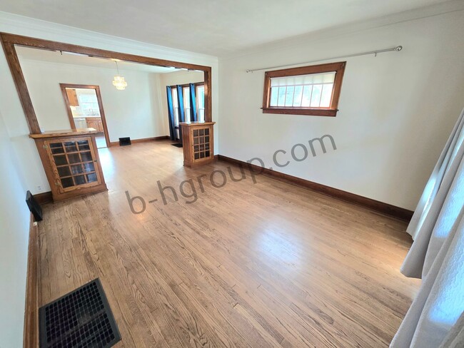 7413 23rd Ave Unit Lower