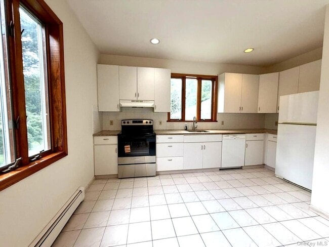 Photo - 110 Baron De Hirsch Rd Unit 2
