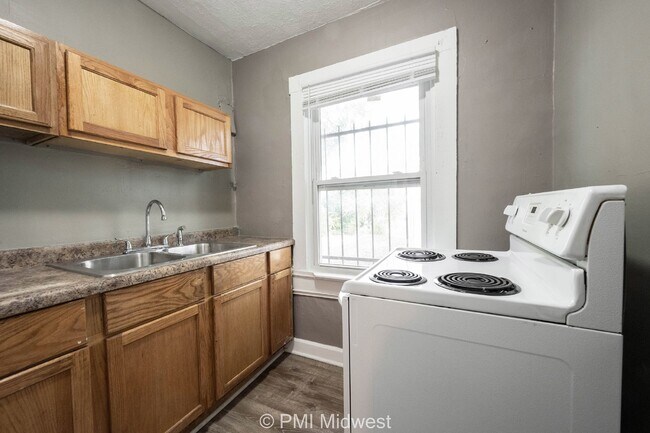 Photo - Charming 1 Bed Duplex with Full Bath in In...