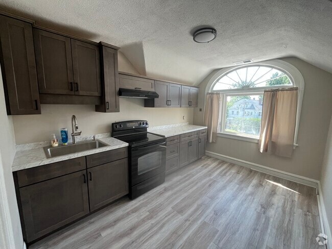 Building Photo - 784 Farmington Ave Rental