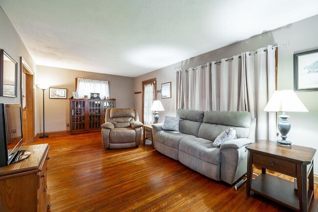 Photo - 266 S Roys Ave