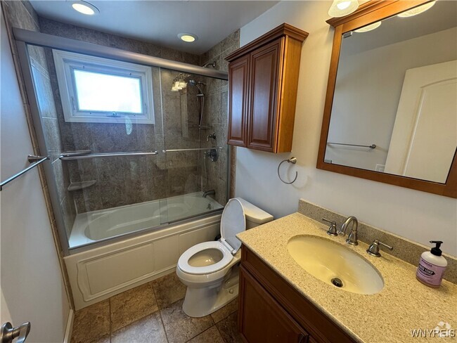 Building Photo - 165 Carmen Rd Rental