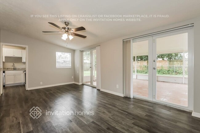 Photo - 813 E River Dr