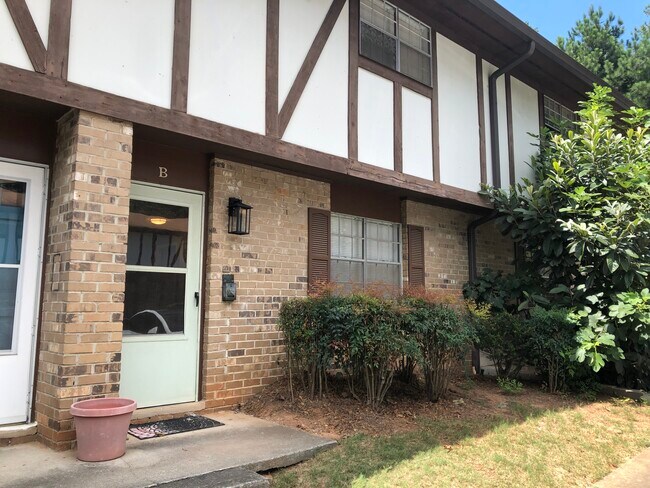 Photo - 2956 N DeKalb Dr