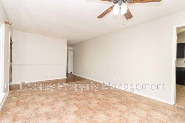 Photo - 910 Wesley Dr