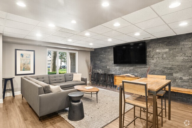 Resident Lounge - Butterfield Towers Apartments