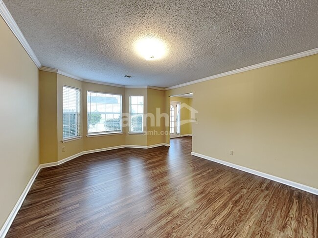 Photo - 1642 Village Place Cir NE