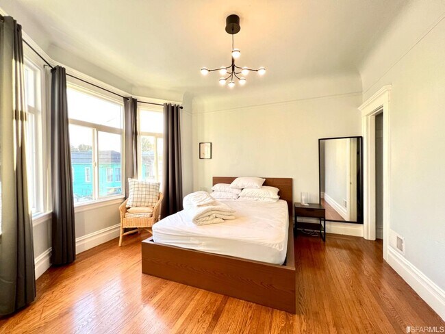 Photo - 110 Sadowa St