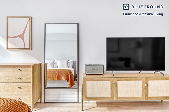 Photo - 340 E 51st St Unidad SI FL4-ID712