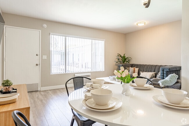 1 habitación, 1 baño - 549 pies cuadrados - Comedor / Sala de estar - Heritage 2353