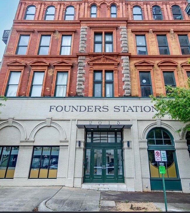 Building Photo - 2015 1st Ave N Unit Founder’s Station 2D
