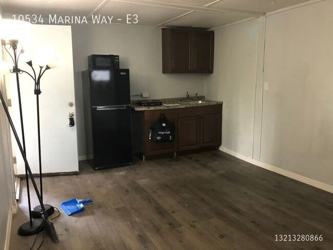 Building Photo - 10534 Marina Way Unit E3