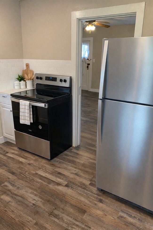 Photo - Gem Located In Central Selah; Spacious 2-Bedroom Retreat with Private Yard & Lots Of Storage!