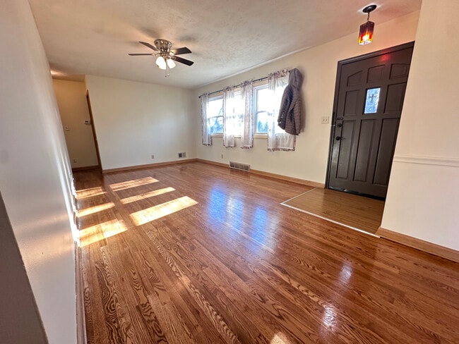 Photo - 8506 Izard St