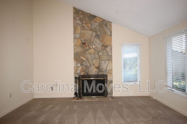 Photo - 324 Skylark Cir