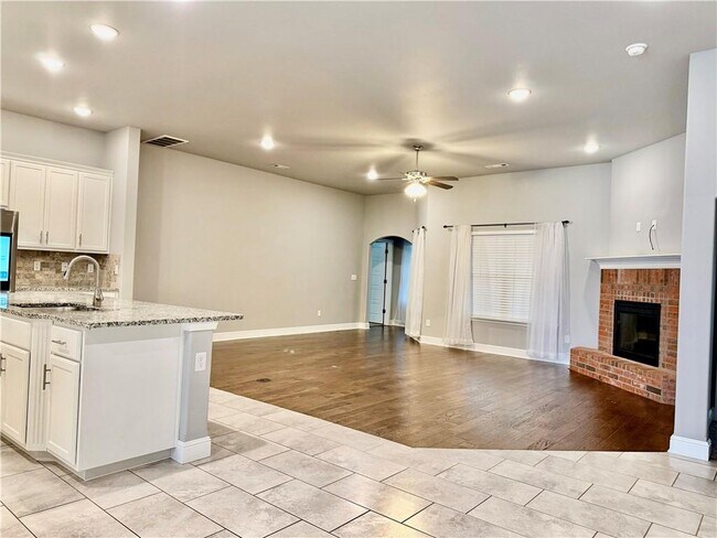 Photo - 4504 SW Plumley Ave