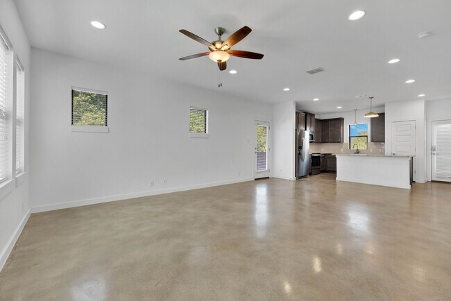 Photo - 2 Bed / 2.5 Bath Home Available in Dignowity Hill Historic District