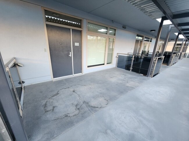 Photo - Exceptional Two Level 3 bedroom Condo in u...