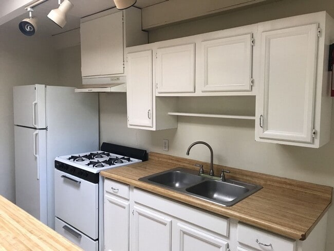 Photo - 836-838 Douglass Avenue Unit 838