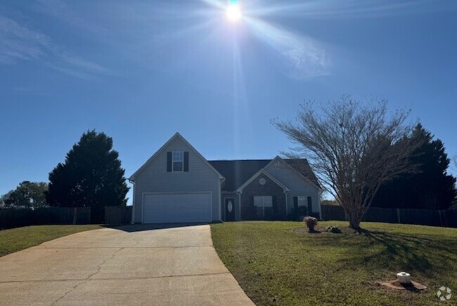 Building Photo - Charming 4 BR / 2 Bath Ranch in Cul-de-sac! Rental