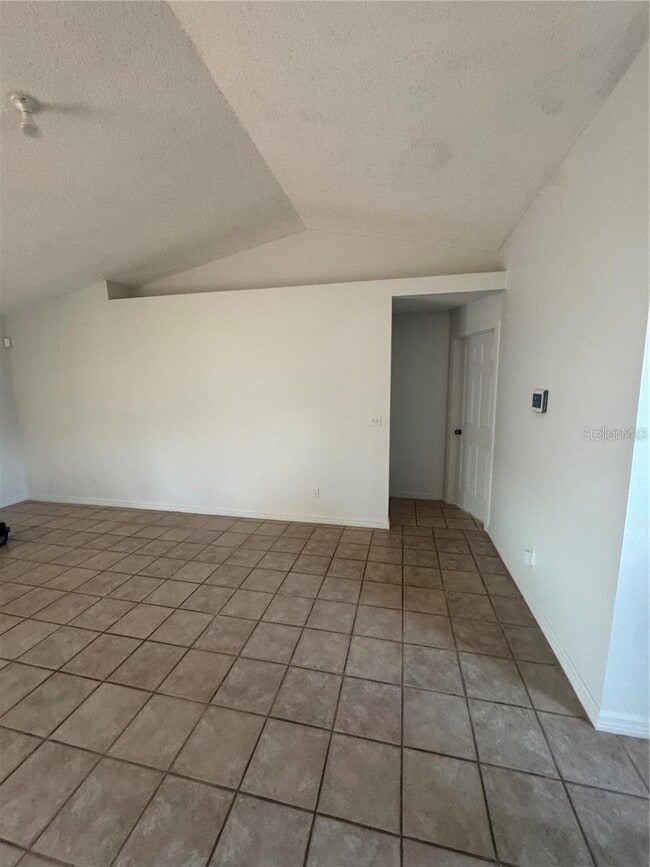 Photo - 929 Devonshire Way