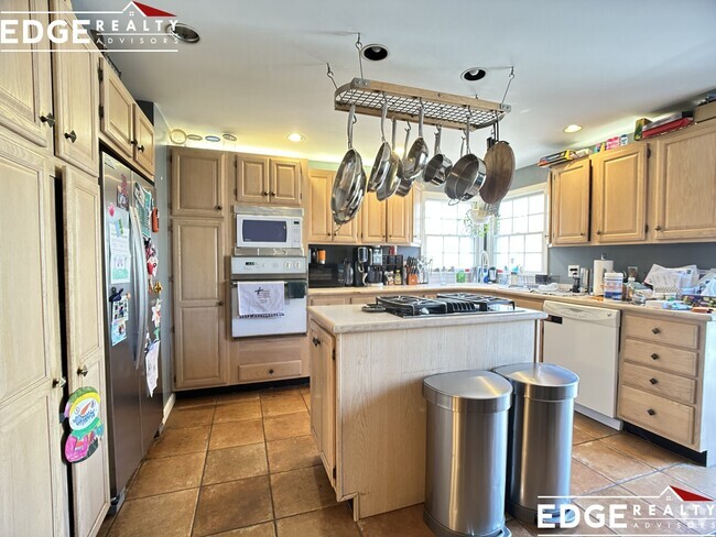 Building Photo - 45 Donnybrook Rd Rental
