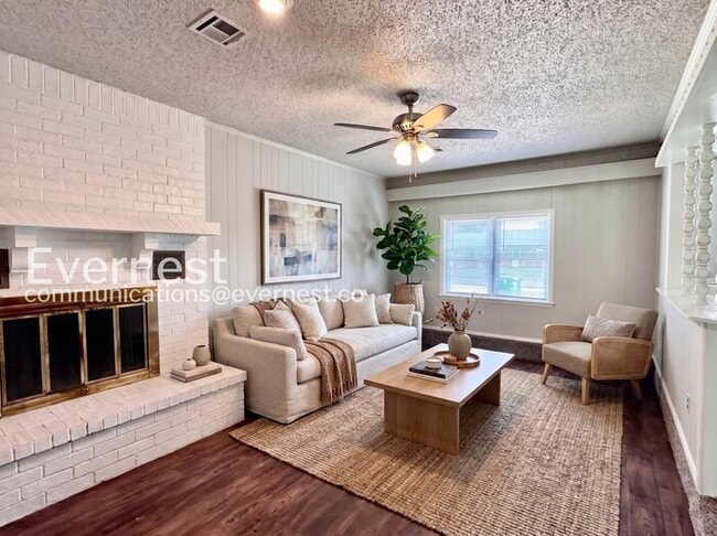 Photo - 606 N Village Ave