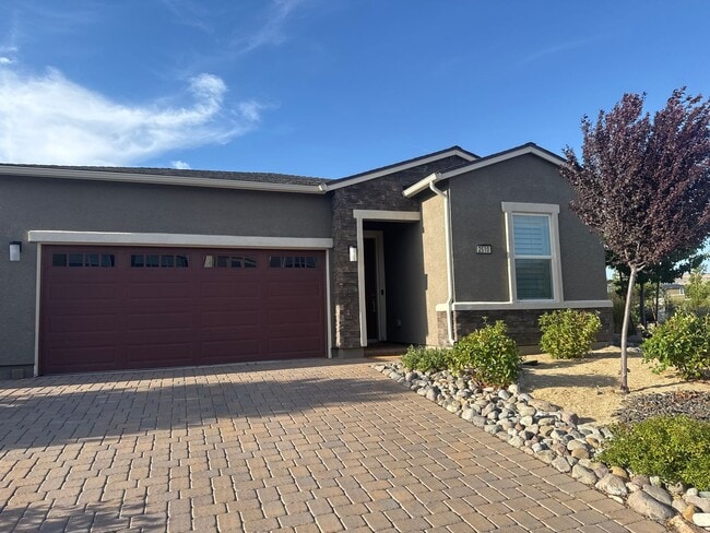 Building Photo - Gorgeous 3 bed / 3 bath home with upgrades...