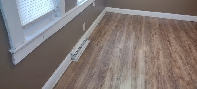 Photo - Room in House on Alma St