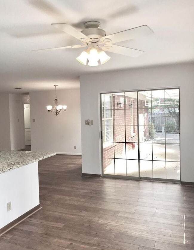 Photo - FOR LEASE!!