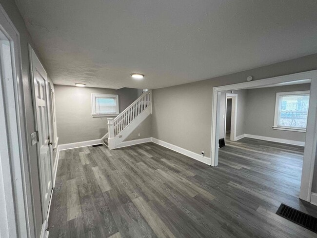 Photo - 924 Bloomfield Ave