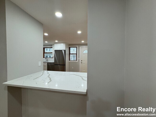Photo - 41 Ashford St Unit #3