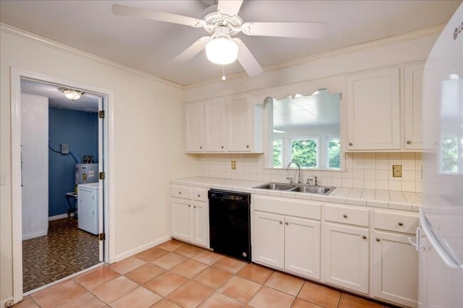 Photo - 552 Whitehead Dr