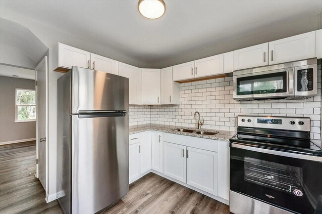 Photo - 1362 Clinton St