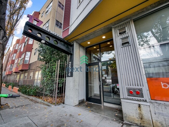 Photo - Luxury 1 Bed, 1 Bath Downtown Seattle Condo with City & Water Views