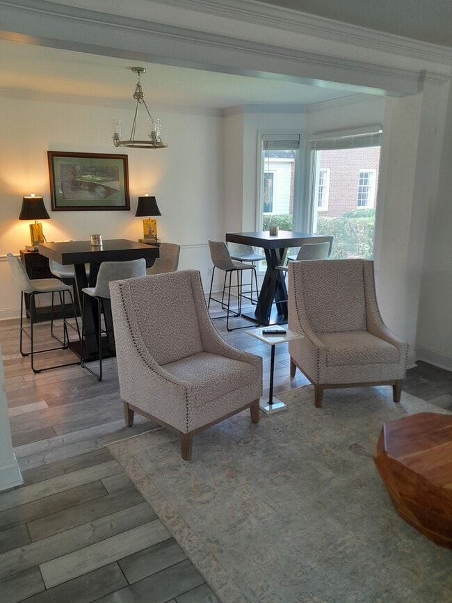 Photo - 2301 Willow Creek Ct E