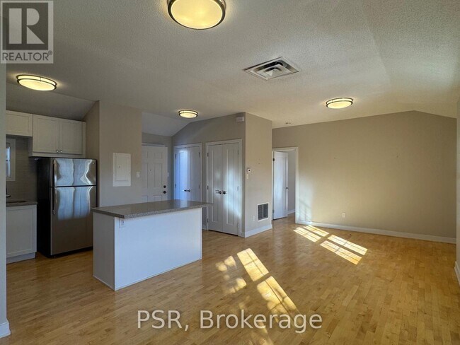 Photo - 6 Sutherland Dr