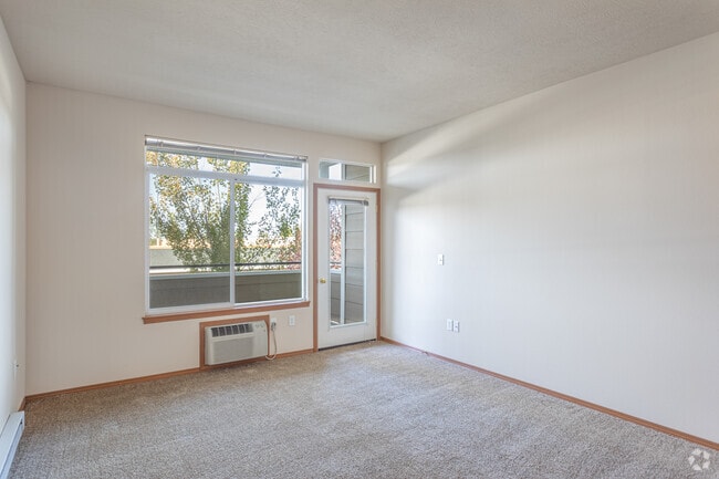 2BR, 2BA - 1,100SF