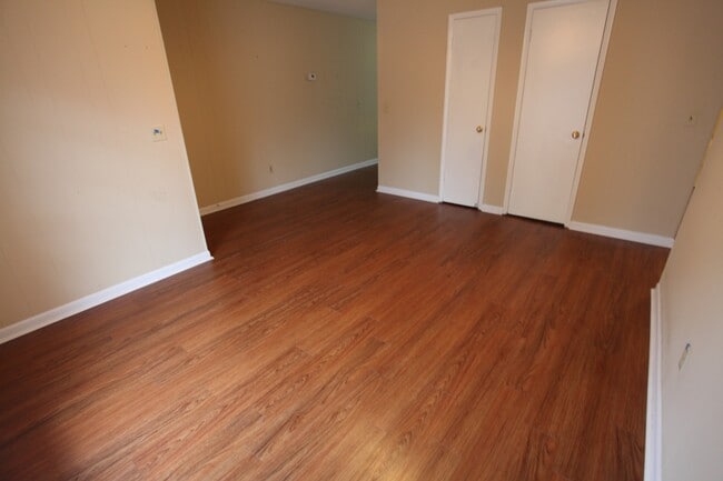 Photo - Charming 3BR/1BA Duplex in Convenient Location