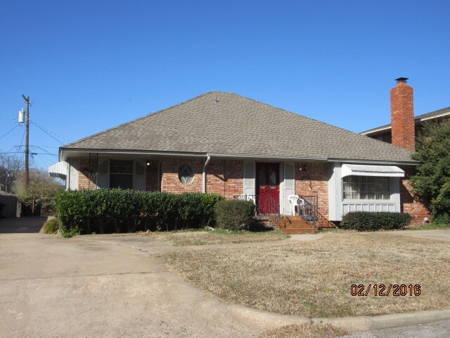 Photo - 3615 N Drexel Blvd