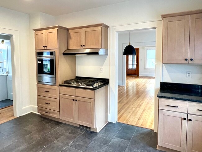 Building Photo - 522 Stafford Ave Unit 1 Rental