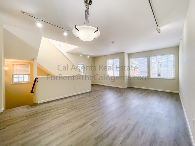 Photo - 909 Adams St