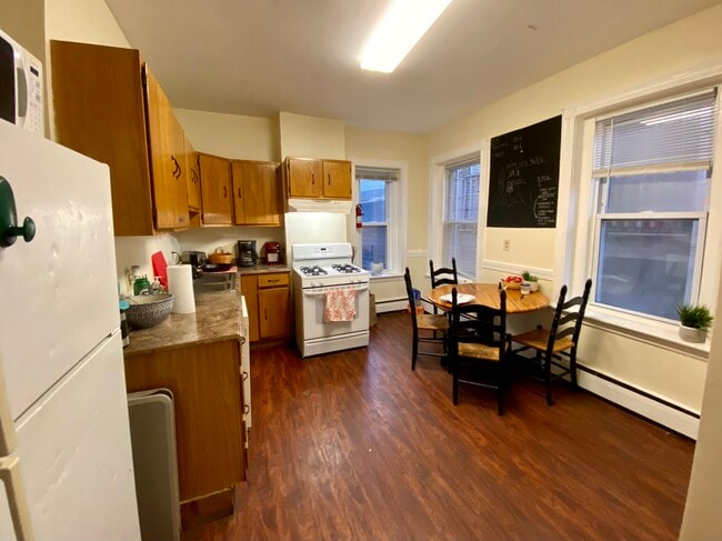 Building Photo - 97 Calumet St Unit 2