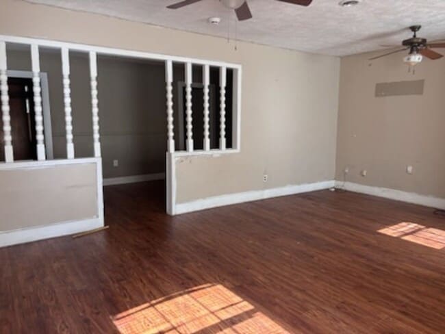 Photo - 1706 Dorgan St