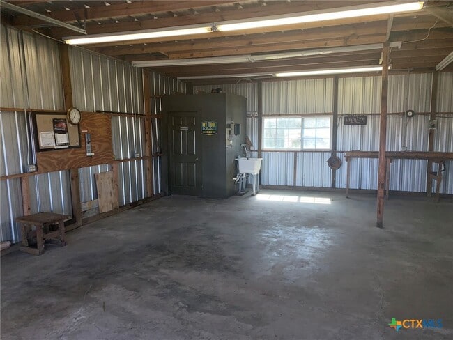 Photo - 10704 TX-185