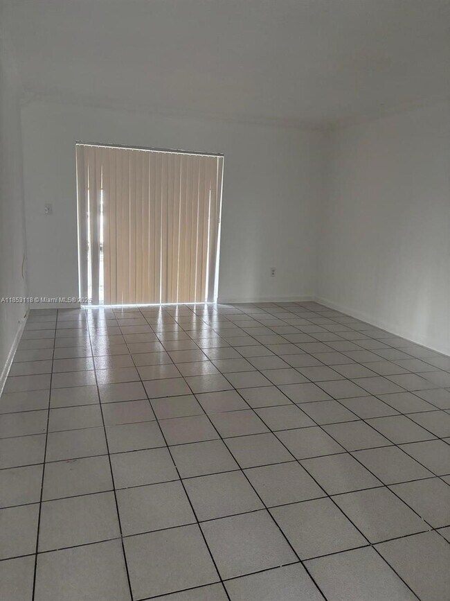 Building Photo - 2710 W 76th St Unit 101 Rental