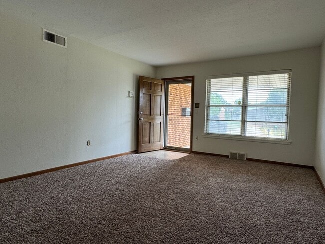 Photo - 4512 NW Cheyenne Ave