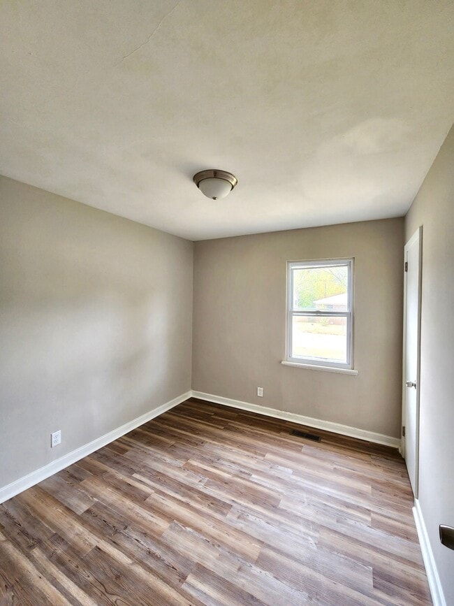 Photo - 2805 32nd Way SW