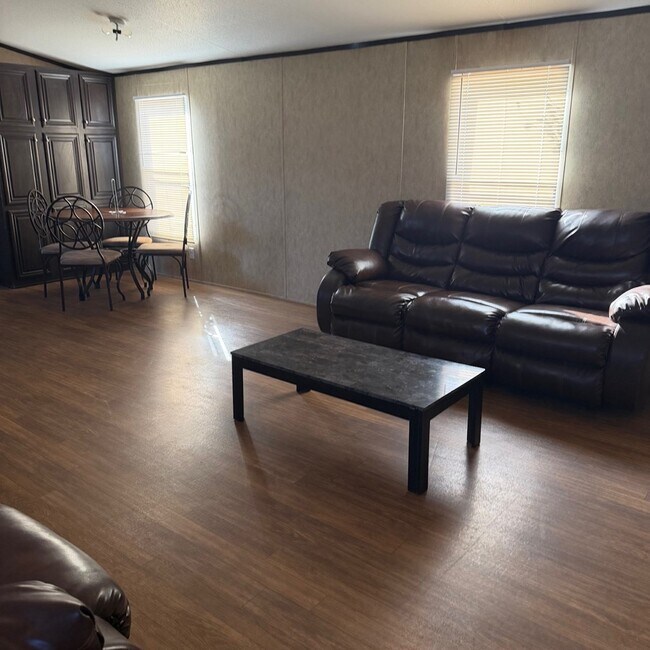 Photo - 815 W 40th St
