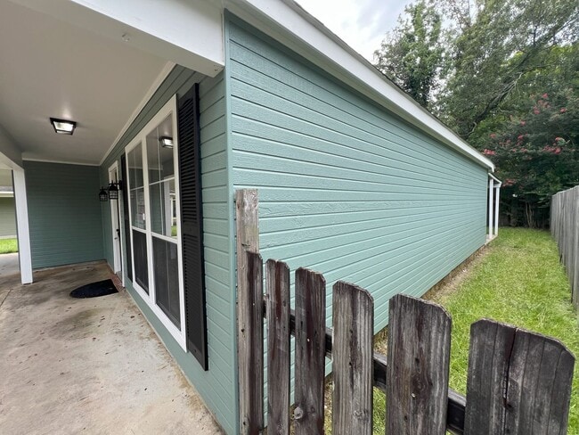 Photo - 522 Fawn Lake Dr
